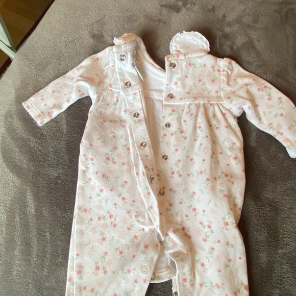 Ralph Lauren - Baby girl outfits. Flowered sleeper & red & black outfit. Size 3m - Picture 6 of 11